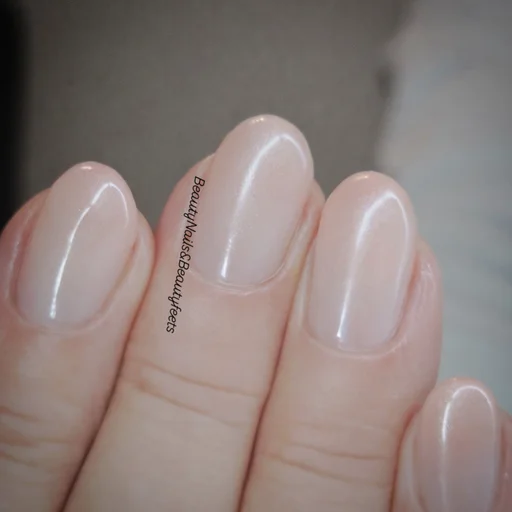 Glanzende naturelle BIAB-nagels